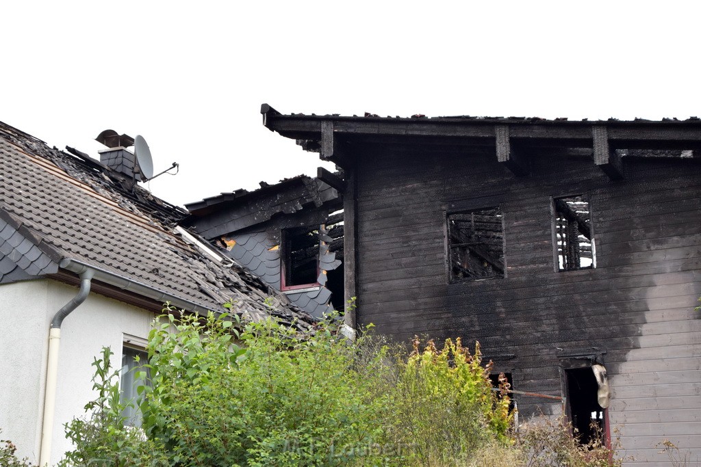 Schwerer Brand in Einfamilien Haus Roesrath Rambruecken P002.JPG - Miklos Laubert